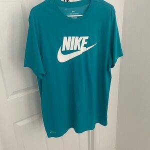 Nike Men's Teal T-Shirt